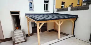 Dřevěná konstrukce a střešní napojení
